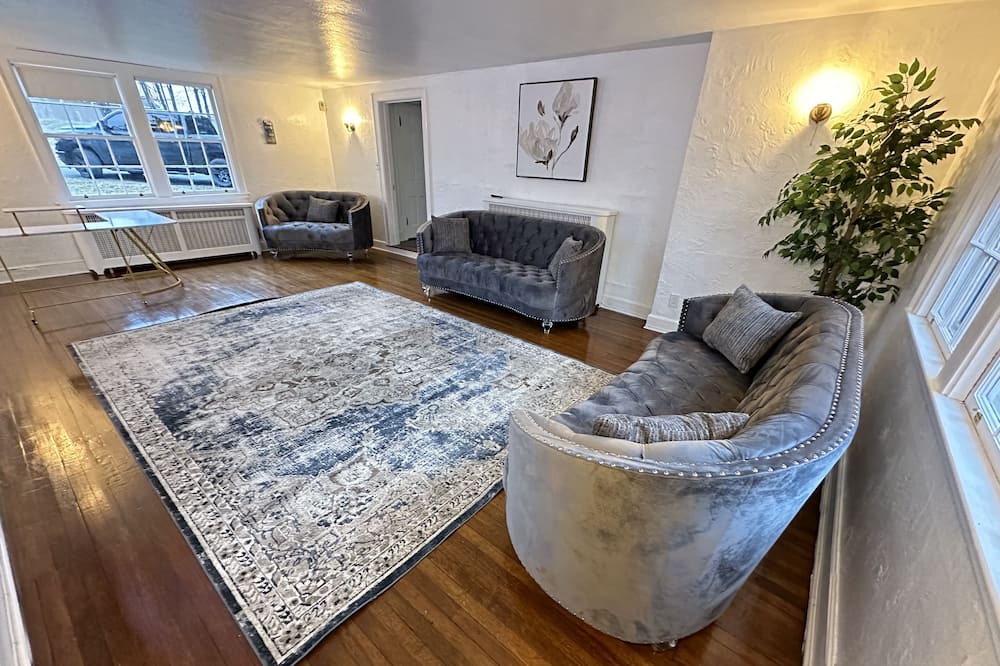 Photo of Livingroom in Albany
