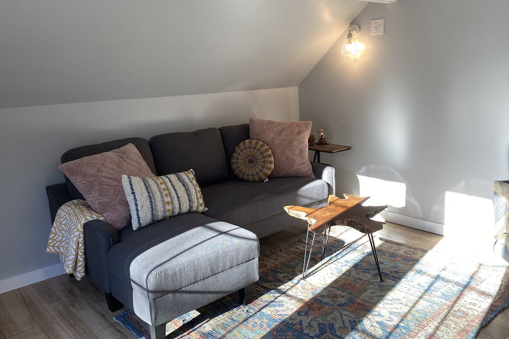 Photo of Livingroom in Wallingford
