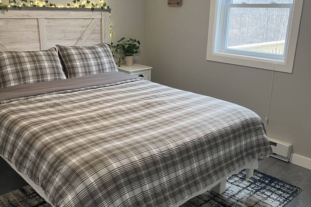 Photo of Bedroom in Rensselaer