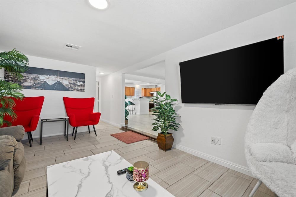 Photo of Livingroom in Chinatown