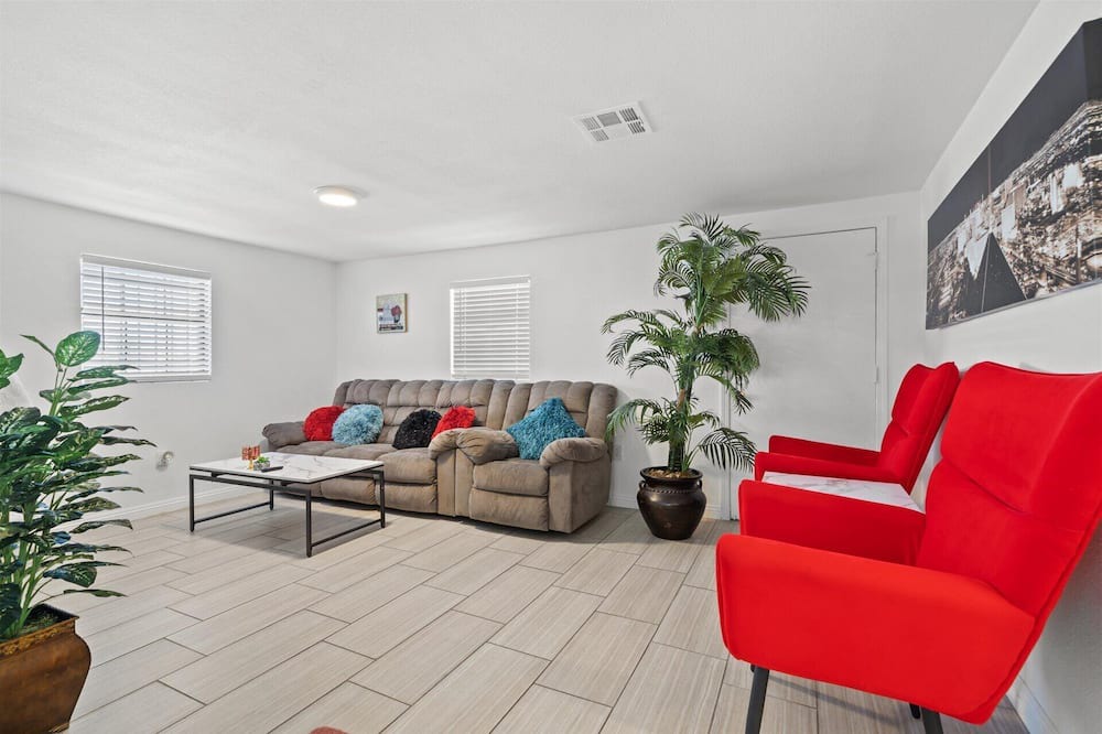 Photo of Livingroom in Chinatown