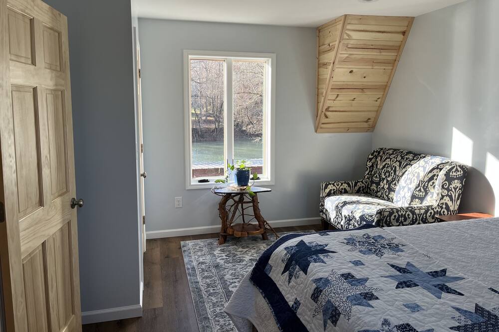 Photo of Bedroom in Alderson