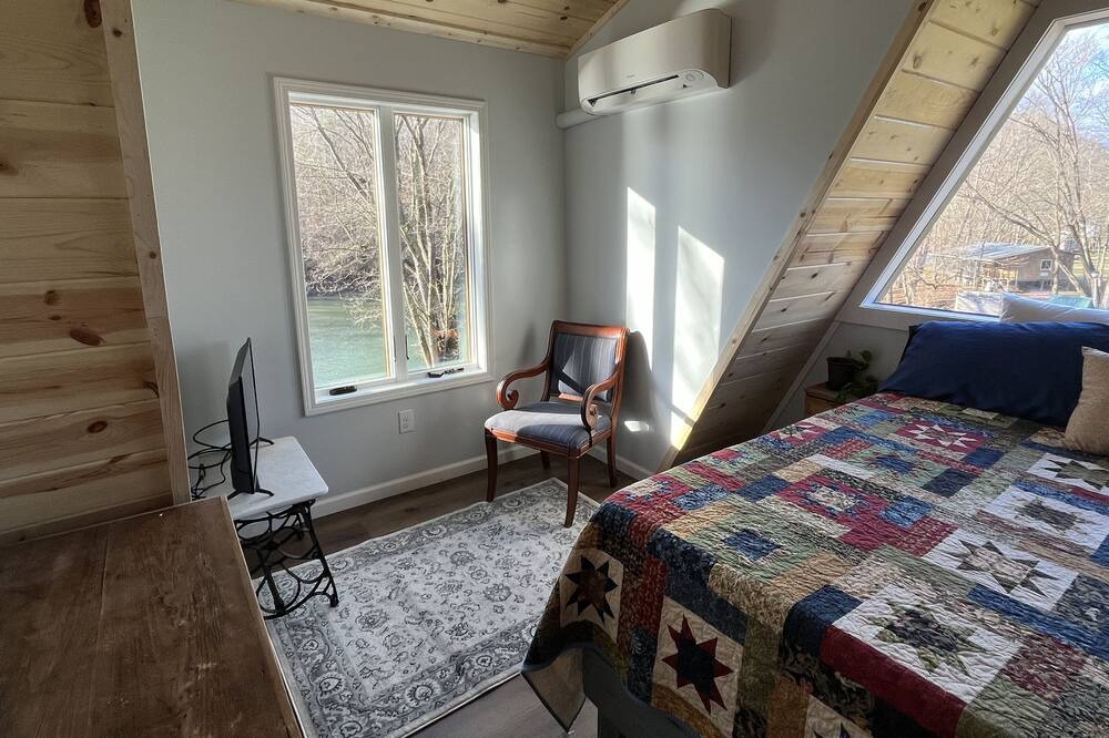 Photo of Bedroom in Alderson