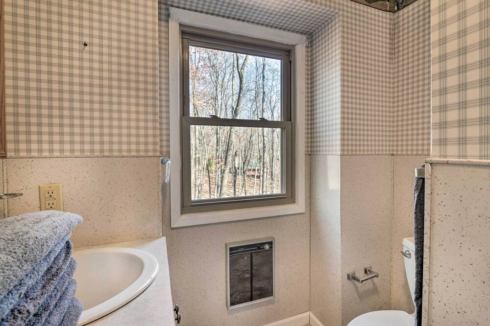 Photo of Bathroom in Alpine Lake