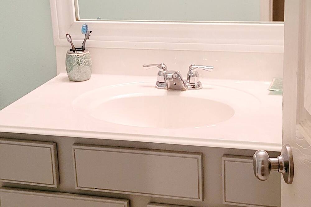 Photo of Bathroom in Alvin