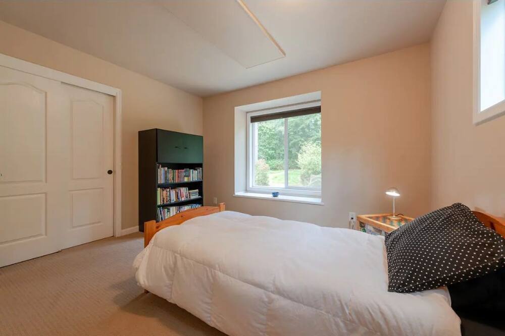 Photo of Bedroom in Lummi Island