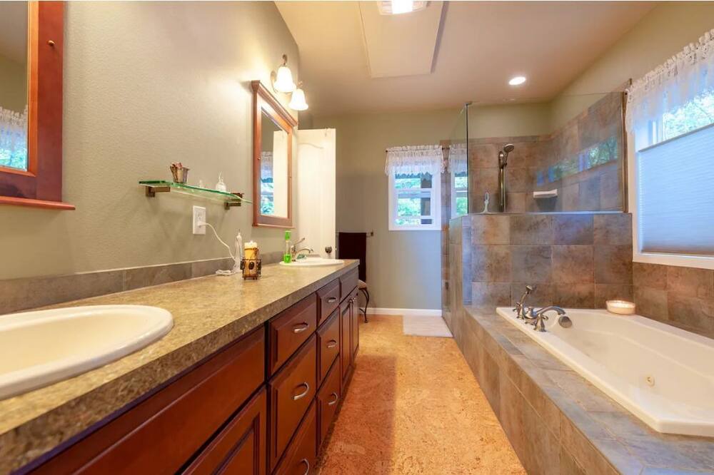 Photo of Bathroom in Lummi Island