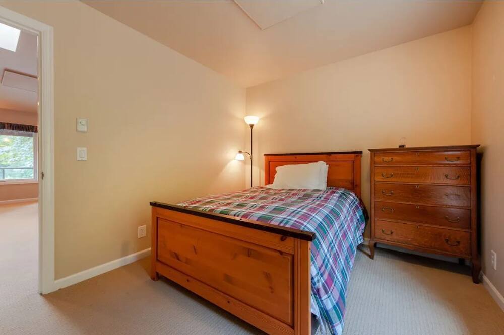 Photo of Bedroom in Lummi Island
