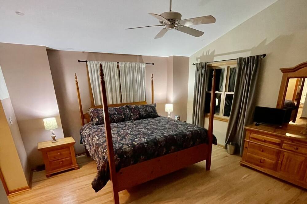 Photo of Bedroom in Saratoga Springs