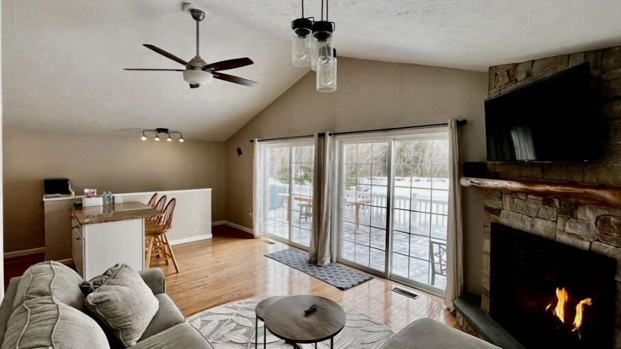 Photo of Livingroom in East Wakefield