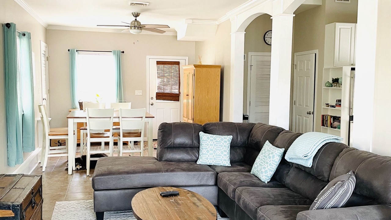 Photo of Livingroom in East Wakefield