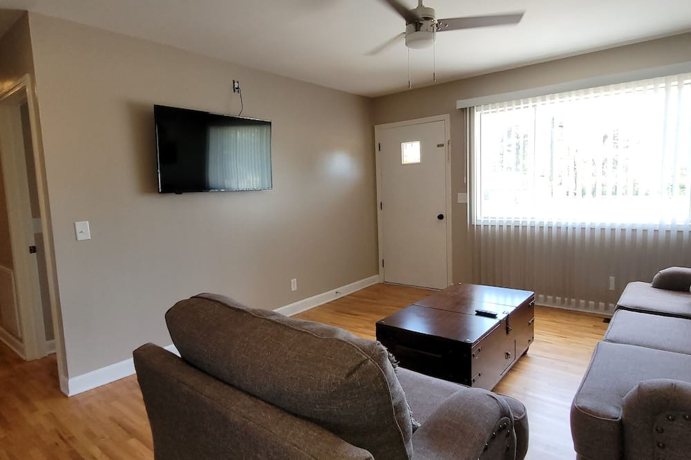 Photo of Livingroom in Dobson