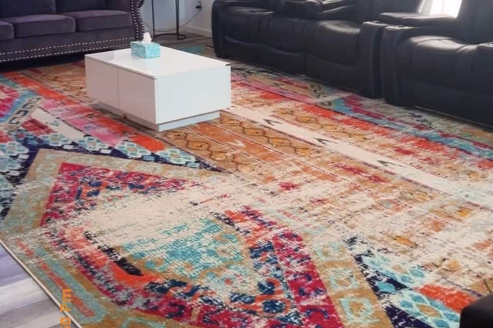 Photo of Livingroom in Williamsville