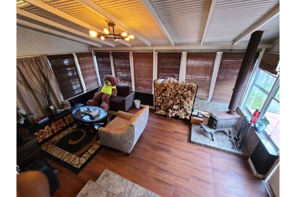 Photo of Livingroom in North Bay Shore