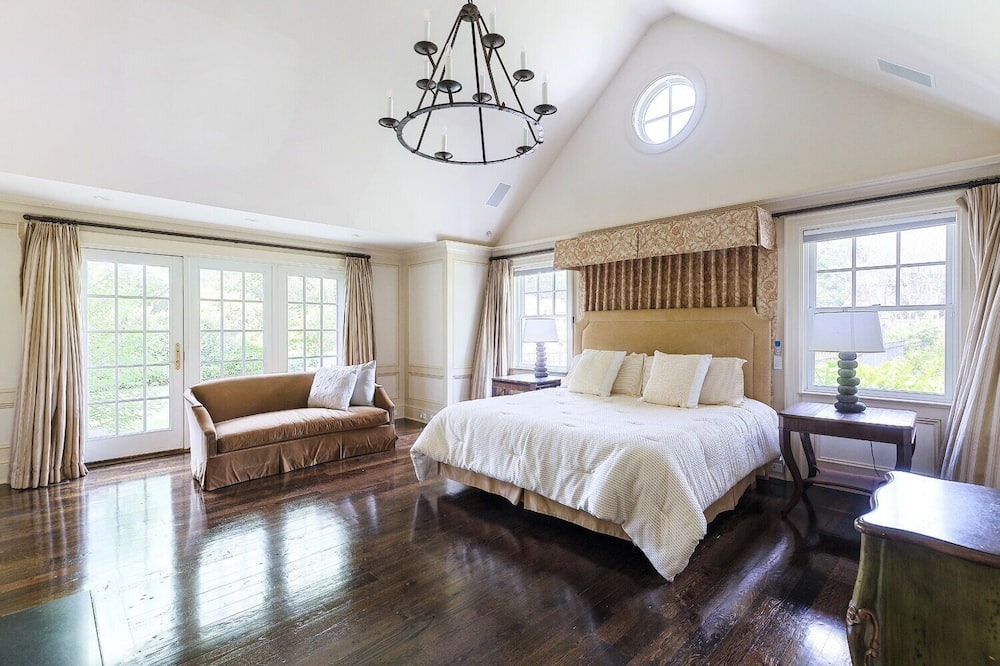 Photo of Bedroom in Glen Head