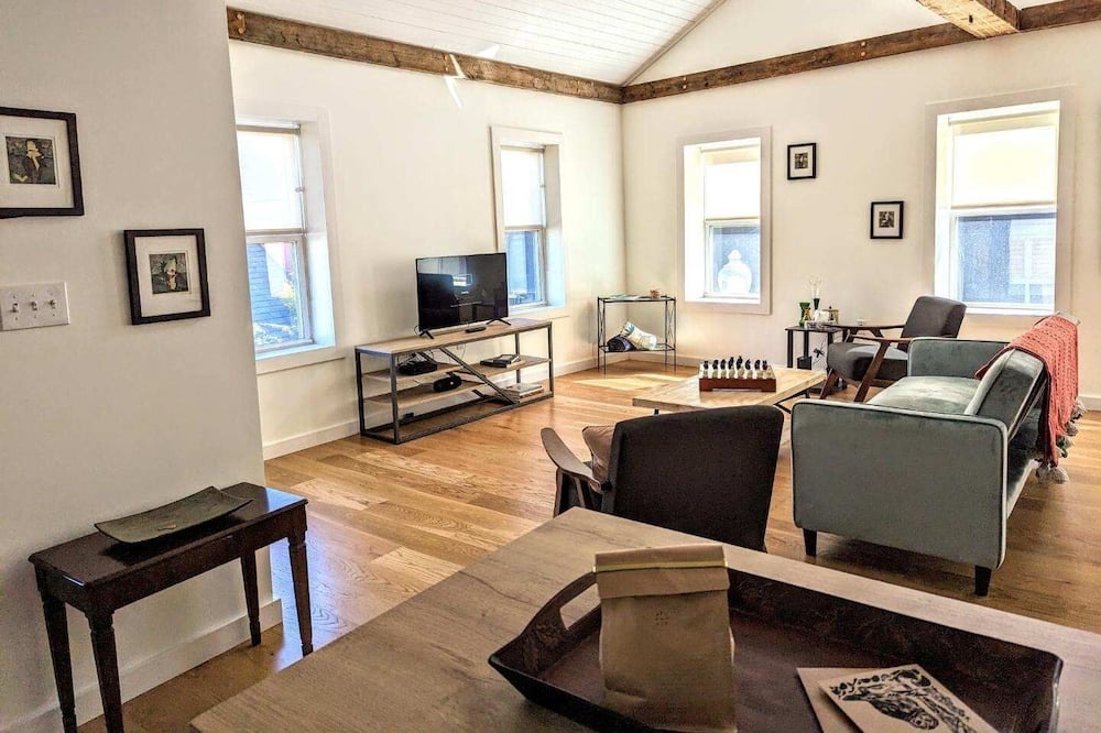 Photo of Livingroom in North Adams