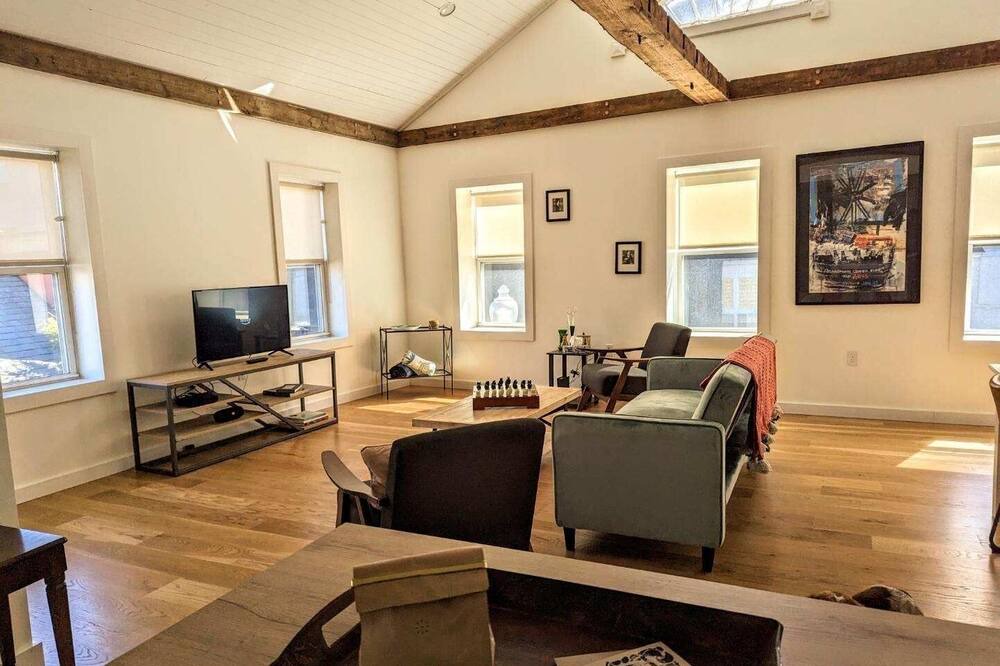 Photo of Livingroom in North Adams