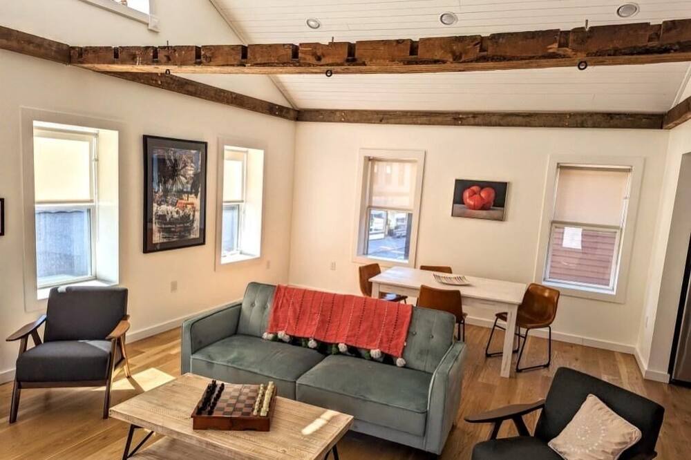 Photo of Livingroom in North Adams