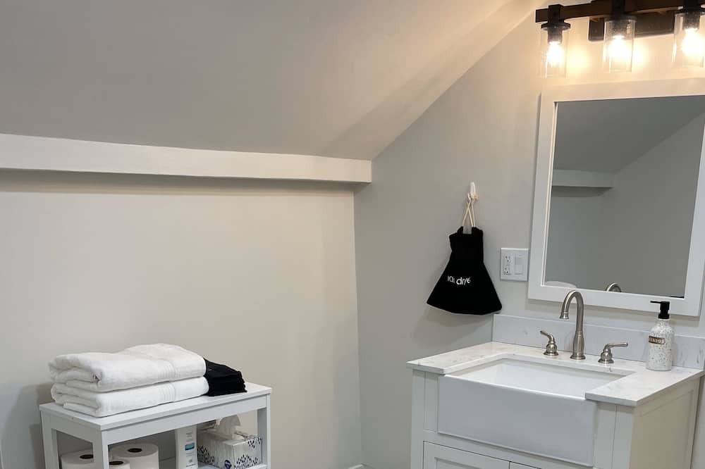 Photo of Bathroom in Hector