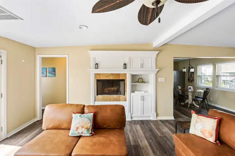 Photo of Livingroom in Jamaica Beach