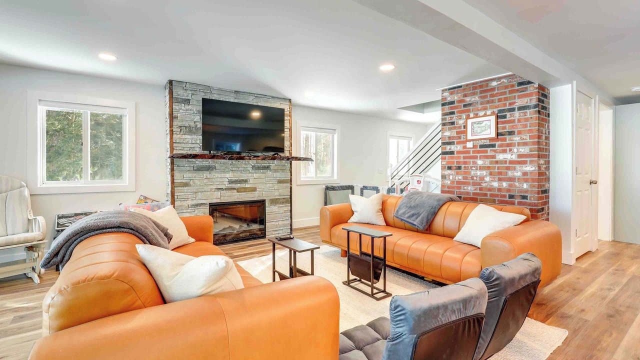 Photo of Livingroom in Sunapee