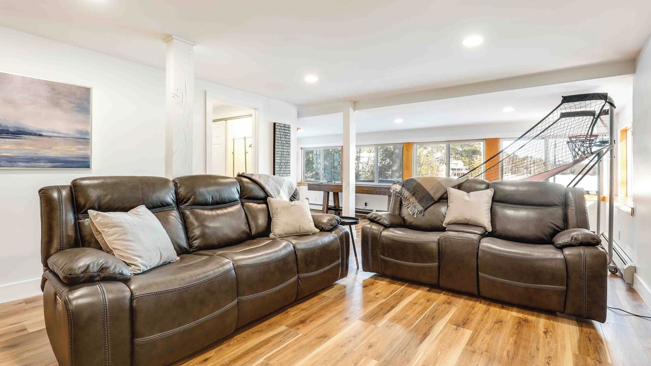 Photo of Livingroom in Sunapee