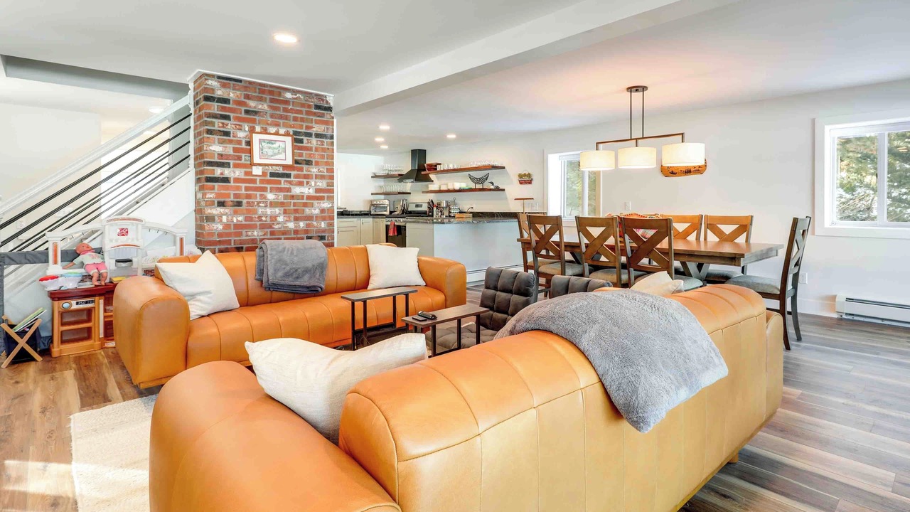 Photo of Livingroom in Sunapee