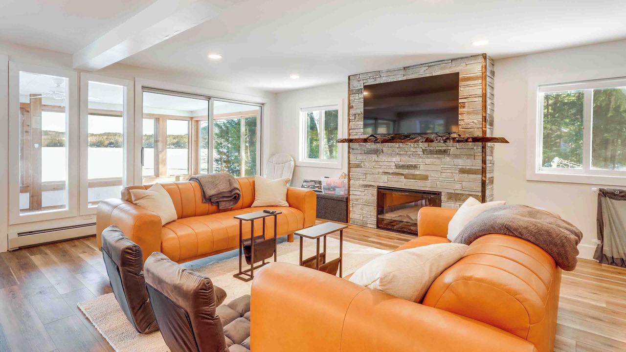 Photo of Livingroom in Sunapee