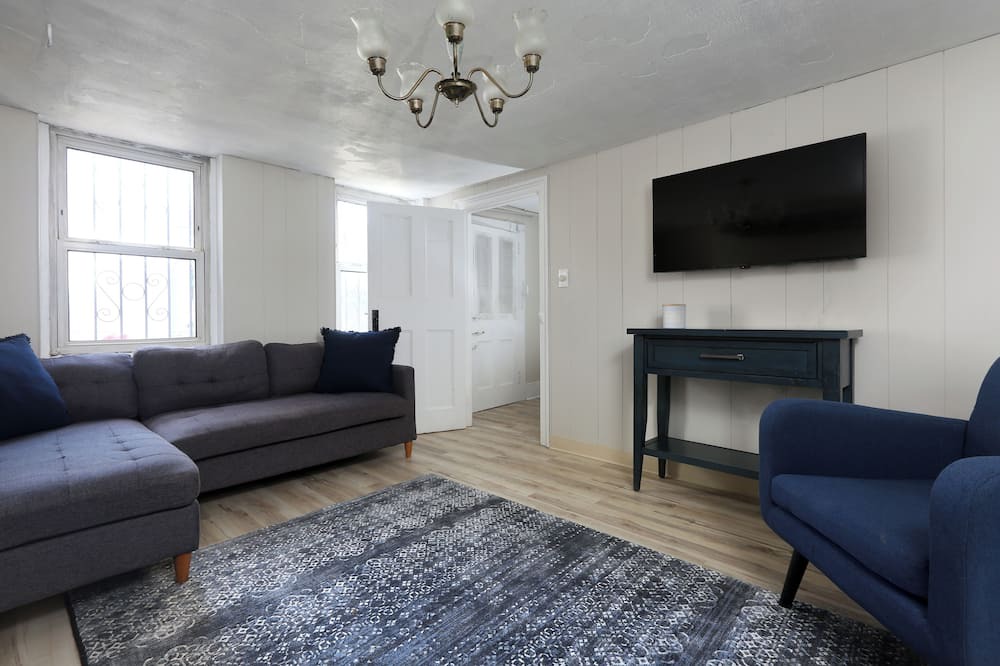 Photo of Bedroom in Thompson Square - Bunker Hill