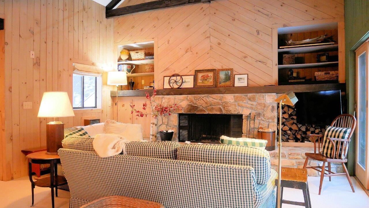 Photo of Livingroom in Bromley Mountain