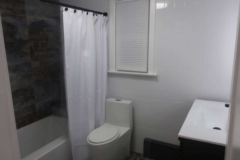 Photo of Bathroom in Woodridge