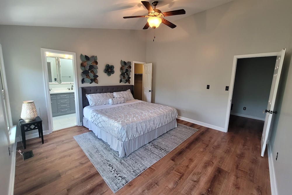 Photo of Bedroom in Calverton