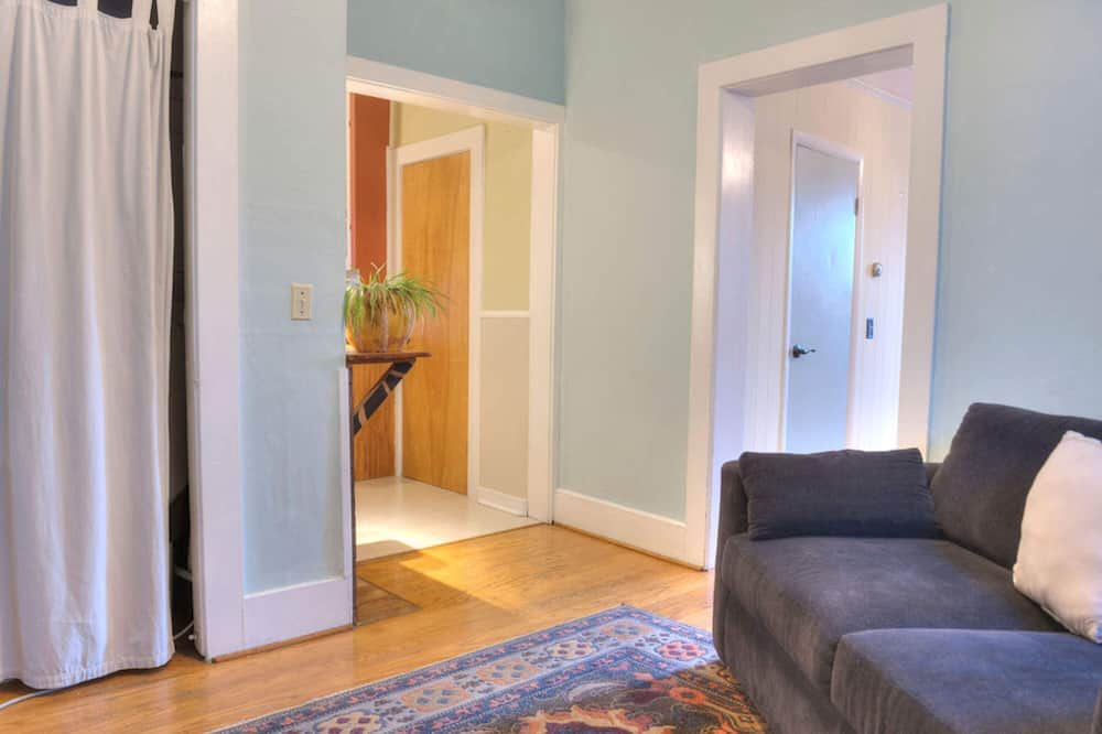 Photo of Livingroom in North Adams