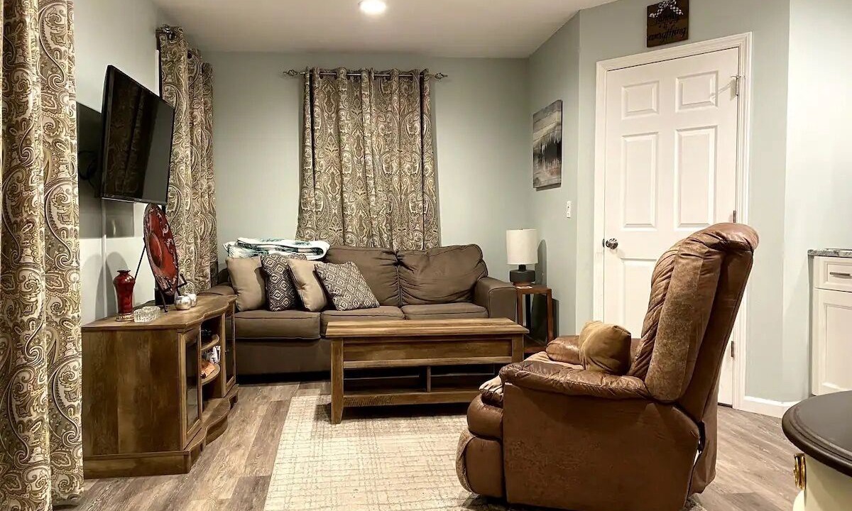 Photo of Livingroom in West Babylon