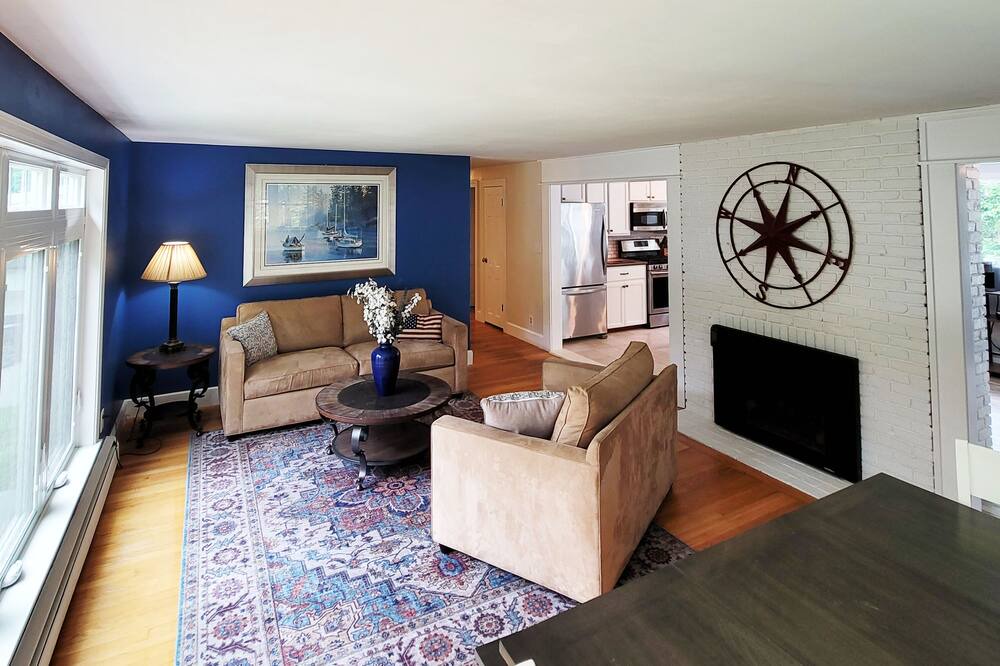 Photo of Livingroom in Falmouth Foreside