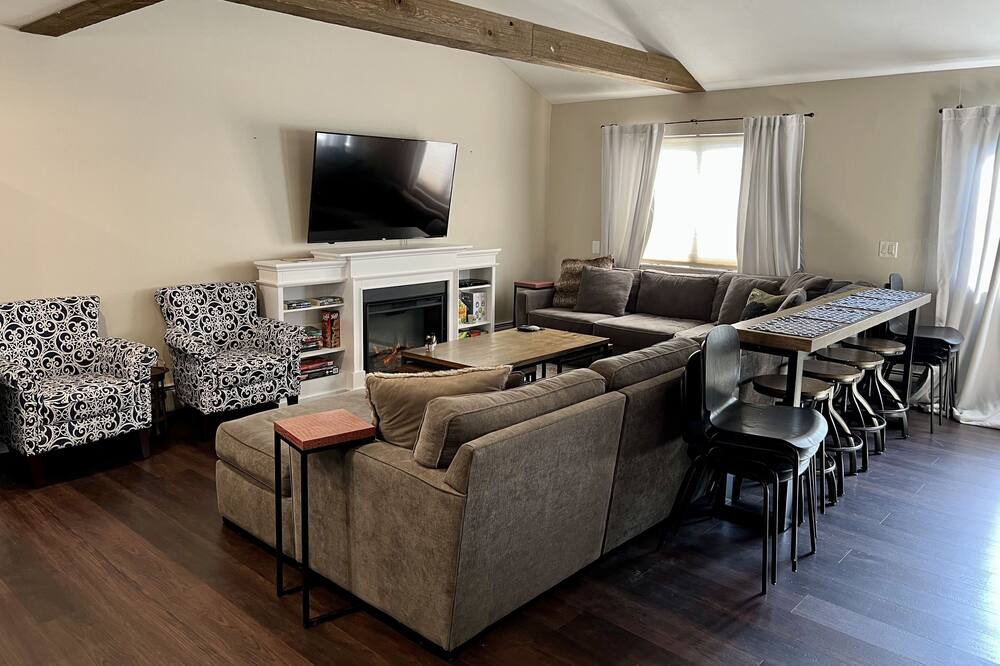 Photo of Livingroom in Monroe Bridge