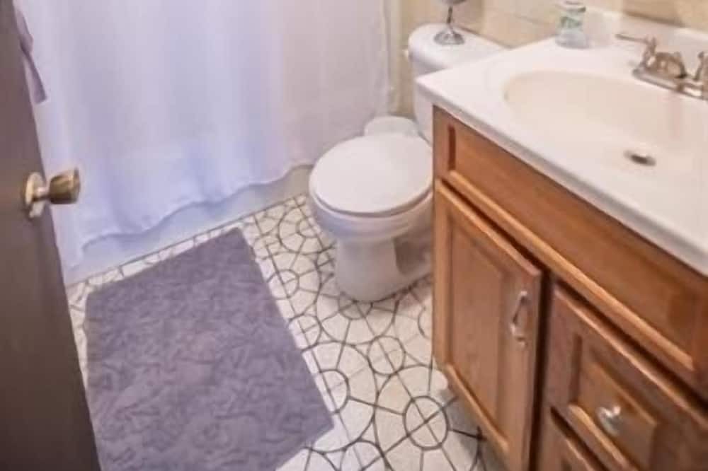 Photo of Bathroom in Monroe Bridge
