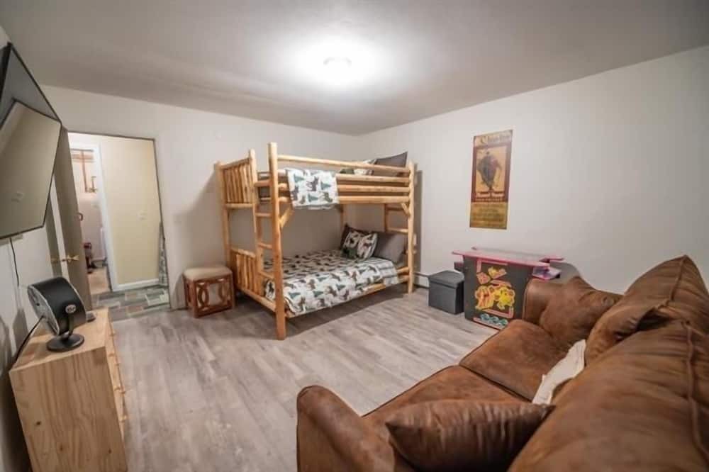 Photo of Livingroom in Monroe Bridge