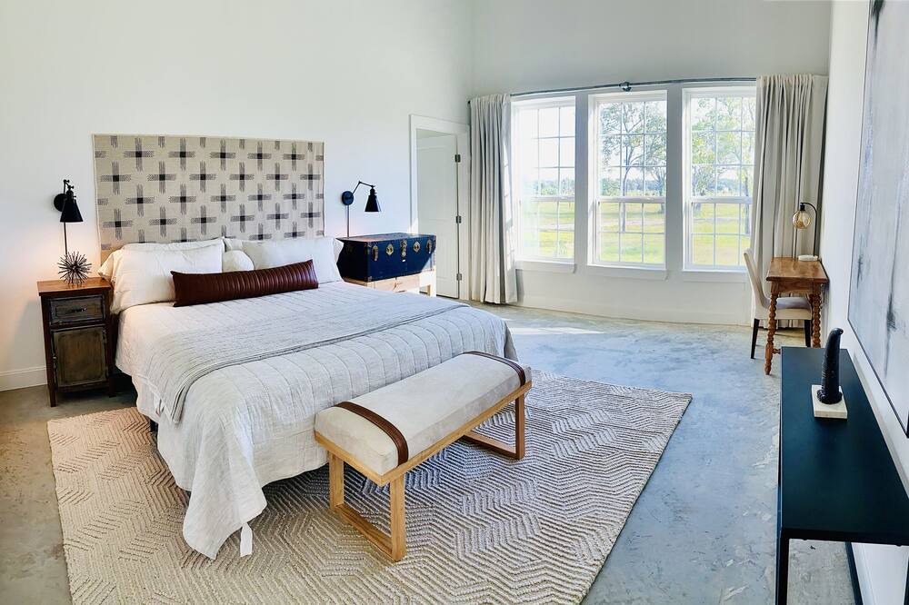 Photo of Bedroom in Lake Jackson