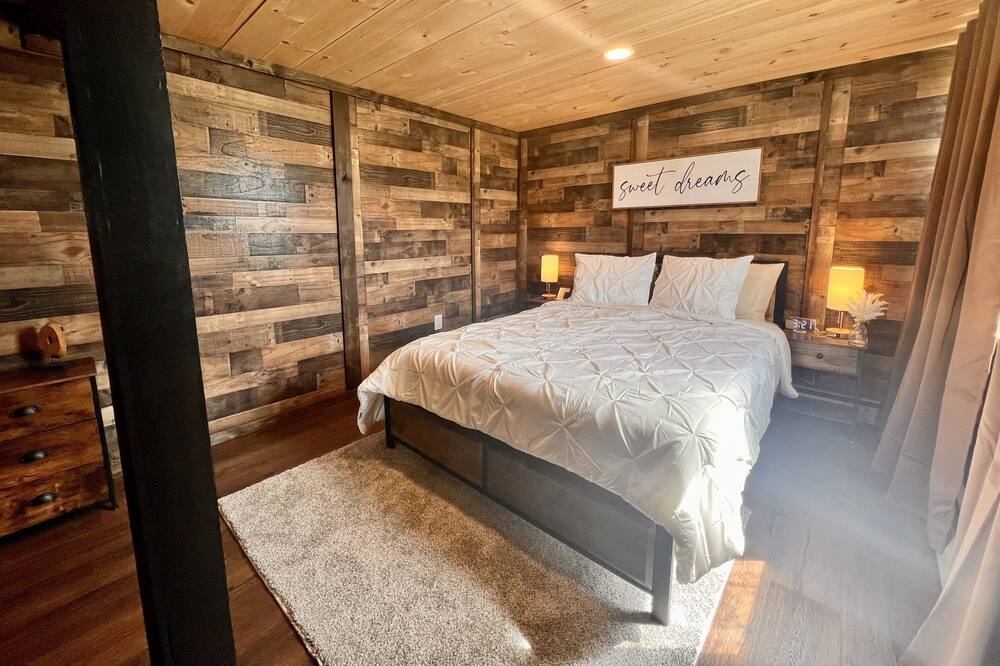 Photo of Bedroom in Colebrook