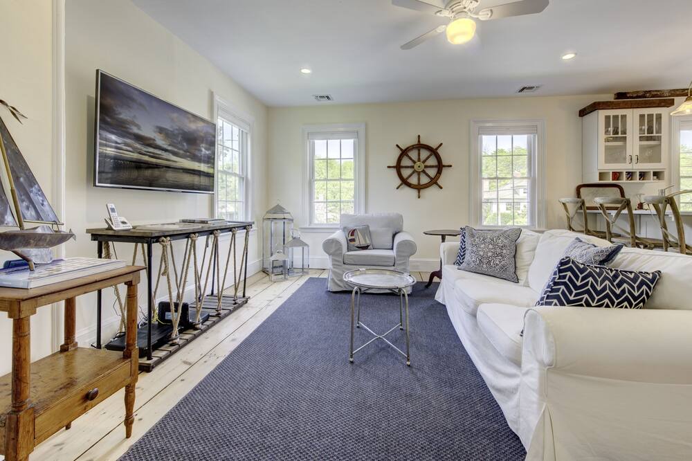 Photo of Livingroom in Southold