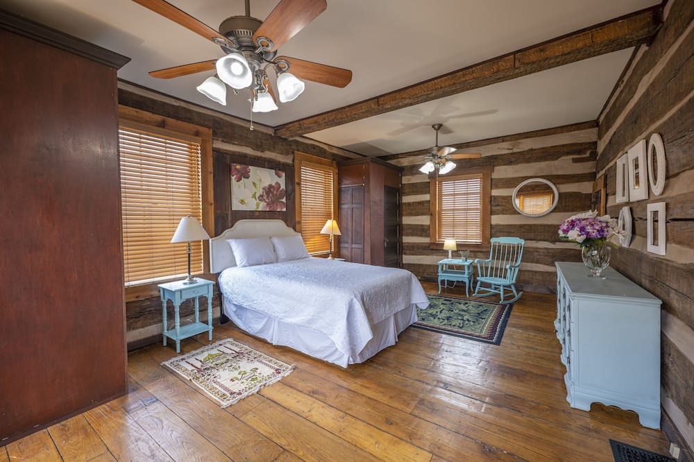 Photo of Bedroom in Winesburg