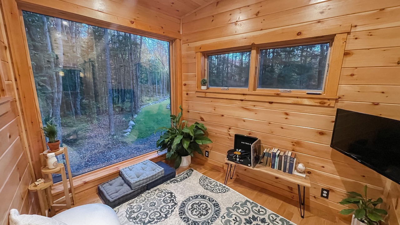 Photo of Livingroom in Newport Center