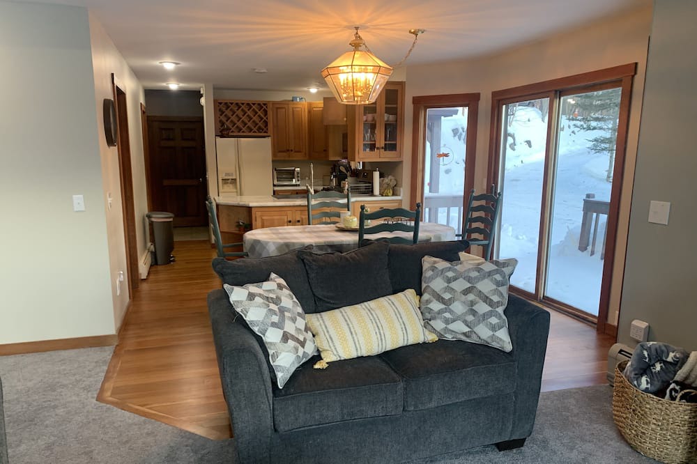 Photo of Livingroom in Eden