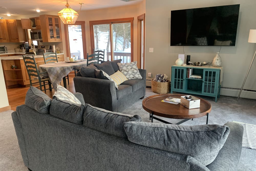 Photo of Livingroom in Eden