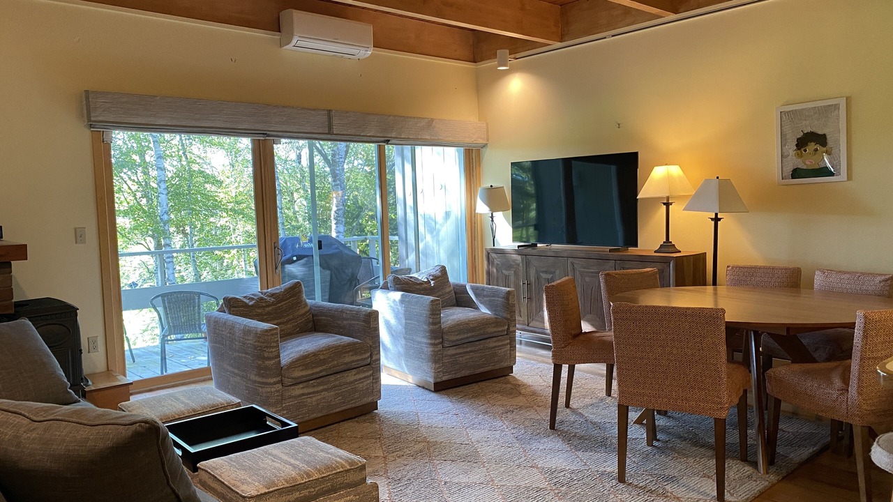 Photo of Livingroom in Sunapee