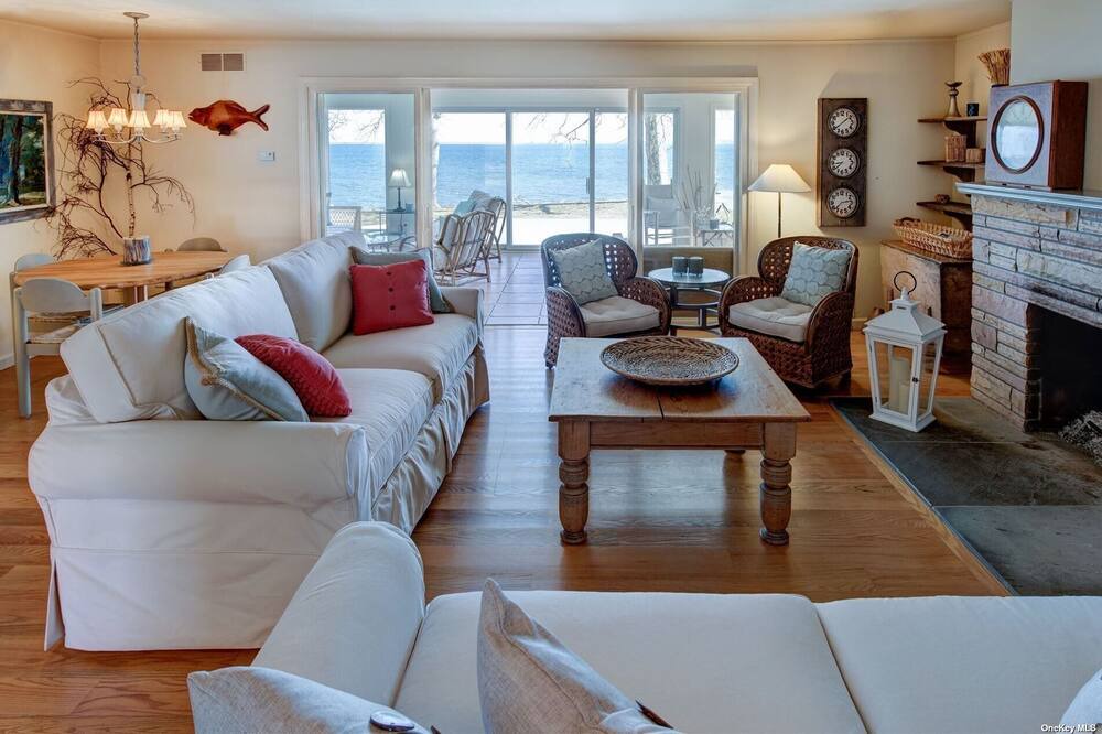 Photo of Livingroom in East Marion