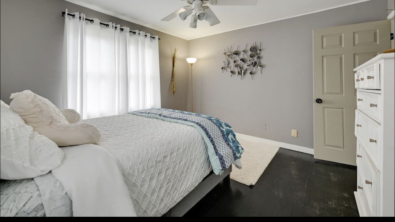 Photo of Bedroom in North Babylon
