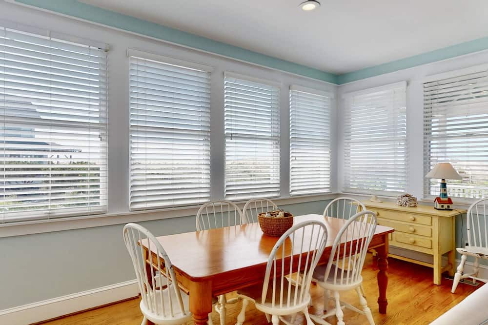 Photo of Bedroom in Flora's Bluff