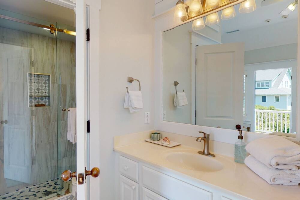 Photo of Bathroom in Flora's Bluff